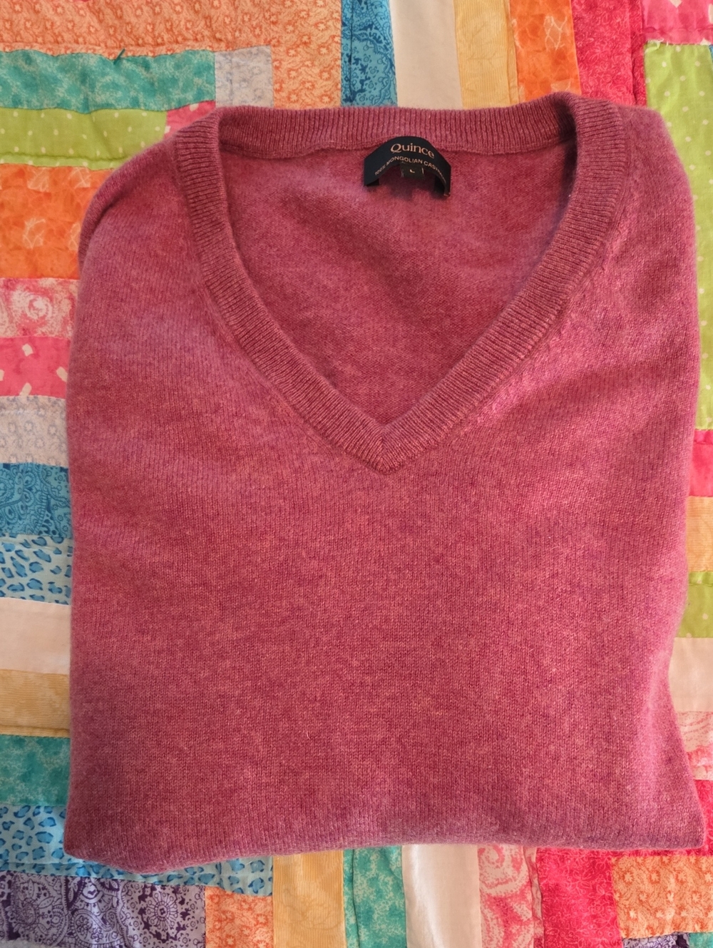 Quince Women's V-Neck Cashmere Sweater in Dusty Rose Pink. Large.
